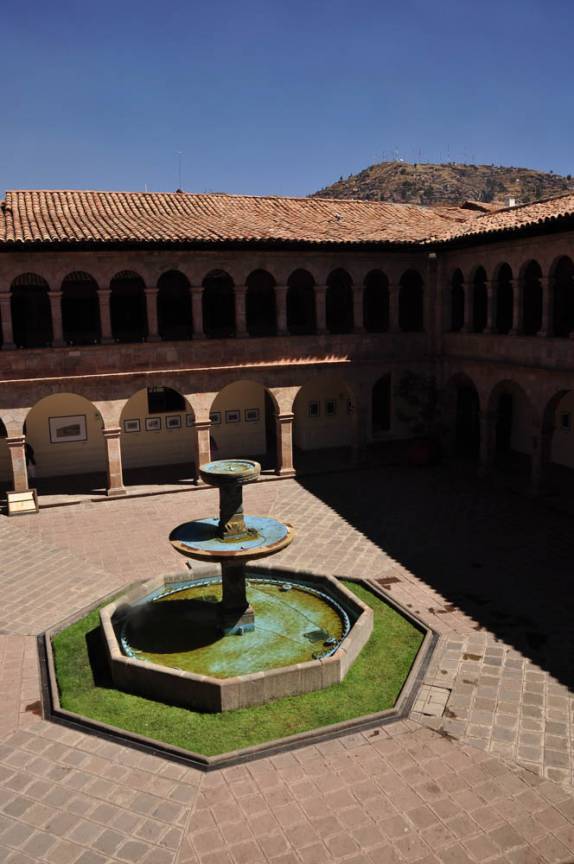 Pátio interno de museu em Cusco, no Peru